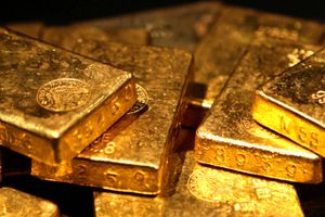 Guldpriserne er faldet gennem 2015 og kan falde yderligere næste år.