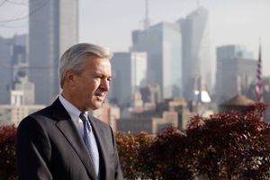 En større sag om medarbejderfusk har ramt Wells Fargo, men bankens øverste chef har ingen planer om at gå.
