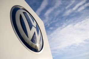VW vil frem til 2025 investere tæt ved 1.000 mia. kr. Godt en tredjedel heraf vil gå til udviklingen af elbiler. Foto: AP/