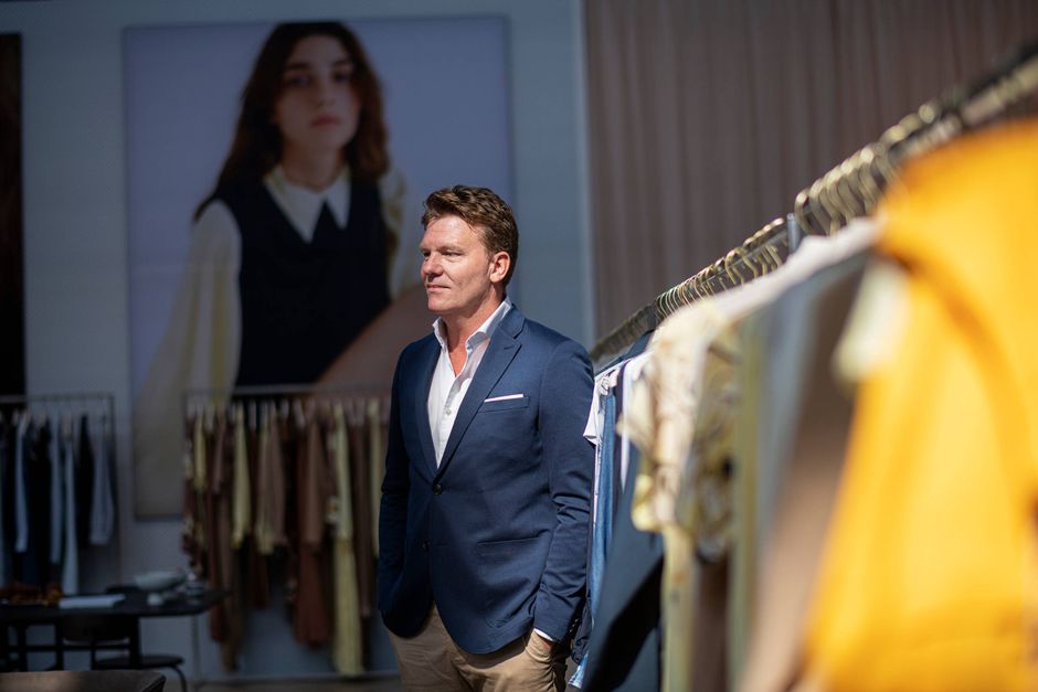 Jens Poulsen er chef for og hovedaktionær i DK Company, der rummer 23 tøjmærker efter en række opkøb. Ikast-koncernen er næststørst i den danske tøjbranche. Foto: Stine Bidstrup.  