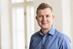 Danskere kan hente rådgivning uden for banken hos mere end 60 private finansielle rådgivere og investeringsrådgivere.  Forbrugerrådet Tænk mener, at en prisportal bør overvejes.