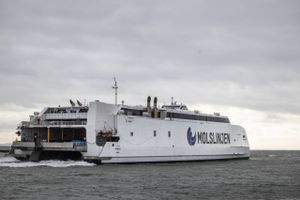 Som billist ombord på Molslinjen skal man nu betale et gebyr for at have en cykelanhænger eller en tagboks på bilen. FDM kritiserer det og kalder det en skjult prisstigning.