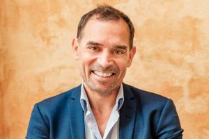 Der er alt for meget krigsretorik og industrisprog i erhvervslivet, mener man i konsulenthuset LEAD, der har taget konsekvensen: Bl.a. er det slut med at sige rekruttere og fastholde. Det handler om at tiltrække og tilknytte.