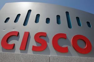 Verdens største netværksselskab Cisco Systems, som er hovedproducent af det udstyr, der får nettet til at løbe rundt, skærer syv pct. af arbejdsstyrken.