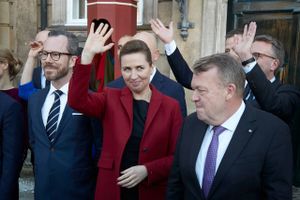 Folk vil tilpasse sig og eksempelvis arbejde mindre over. Og derfor vil effekten af at afskaffe store bededag ikke være varig, siger Danmarks økonomiske overvismand. Finansministeriet står fast på, at effekten er varig. 