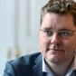 Klima- og energiminister Rasmus Helveg Petersen (R) afviser kritikken af den nye elafgift med henvisning til, at landets 3,2 mio. private elkunder ikke skal betale ekstra.