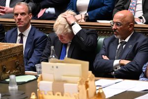 Boligminister blev fyret, og Wales-minister har selv trukket sig. Flere ønsker Boris Johnsons tilbagetrædelse.