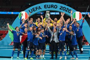 Italien startede skidt, men fik det hele på hovedet den forlængede spilletid og vandt over England i EM-finalen.