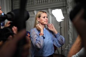 Pengene stammer fra et to år gammelt medieforlig, og skal bruges til at hjælpe lokale medier igennem en truende økonomisk krise.
