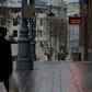 Indbyggerne i Moskva kan dårligt forlade hjemmet, før valutakontorernes neonskilte minder dem om rublens deroute.