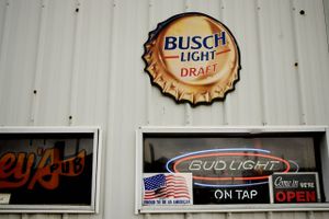 Anheuser-Busch InBev beskylder Miller Coors for at have fået adgang til de præcise opskrifter på nogle af bryggerikoncernens mest populære produkter.