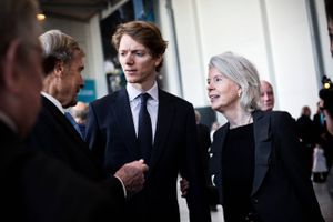 Robert Uggla, adm. direktør for A.P. Møller Holding, ved sin mor Ane M.M. Ugglas side ved generalforsamlingen i A.P. Møller - Mærsk i april 2016. Foto: Tobias Nørgaard Pedersen