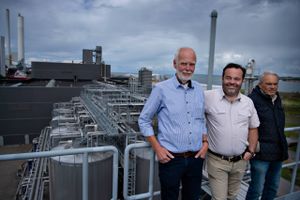 Biobrændstof lavet på halm kan være en dansk her og nu løsning på klimaproblematikken i transportsektoren, siger Karsten og Christian Ree, som denne sommer begynder at producere de første liter i Kalundborg.
