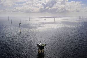 Dongs havvindmølleparker er hovedårsagen til, at det for tre år siden kriseramt danske energiselskab nu er kommet oven vande. 