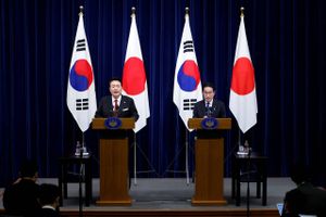 Programmet stod på venskab og konstruktiv diskussion om den fælles fremtid, da Sydkorea og Japans statsoverhoveder mødtes til topmøde torsdag. Der blev endda tid til et par øl efter arbejde.