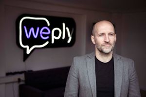 Den danske virksomhed Weply er en af flere virksomheder, der gennem flere år har haft en forretningsmodel, hvor man ansætter personer med handicap til at løse arbejdsopgaver.