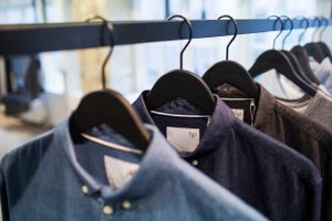 Tøjsalget er ifølge en branchedirektør under pres på flere markeder, og det kan udløse behov for rekonstruktioner i flere danske modeselskaber.