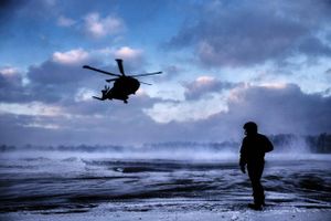 Danmark indkøbte i 2001 14 transporthelikoptere til en gennemsnitspris på 214 mio. kr. En af dem fik skader for 119 mio. kr. under en landing i Afghanistan i 2014. Foto: Polfoto