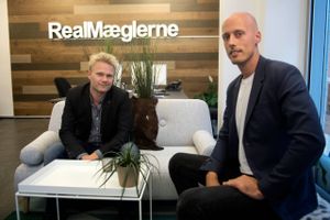 Christian Borregaard (tv) og Dennis Ankersø etablerede sig i 2012 som selvstændige ejendomsmæglere i kæden Realmæglerne.