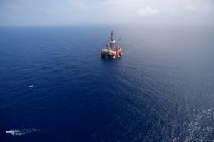 Olieplatforme er ikke ligefrem, hvad der dominerer i Østersøen, selv om undergrunden ifølge amerikanske geologer rummer reserver på hen ved 1,5 mia. tdr. Foto: AP