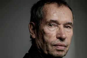 Inger Støjberg forsøger at lægge navngivne kunstnere for had, mener forfatter Carsten Jensen. Den 88-årige skuespiller Jytte Abildstrøm vil flytte i en jordhule, hvis Inger Støjberg tager hendes legat. 