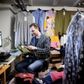 Rene Sonne Hansen driver modebutikken Hinges Hus i Ringkøbing, der under nedlukningen også har satset mere på digitalt salg via sociale medier og egen webbutik. Foto: Casper Dalhoff.