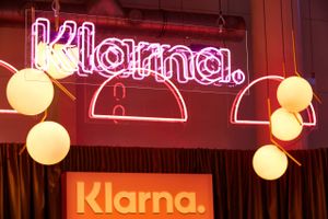 Det svenske fintechselskab Klarna blev først udråbt som en lysende vækstkomet - og nu bliver selskabet fremhævet som eksempel på risikoen ved så hurtig vækst. Venturefonde er blevet langt mere forsigtige, og det rammer også i Danmark.