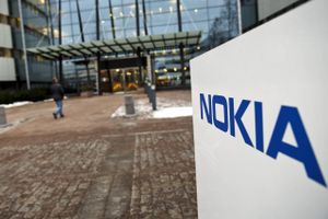 Nokia stiger 2,7 pct. til 6,25 euro efter nye rygter om, at Uber Technologies sammen med kinesiske Baidu og Apax Partners  er interesseret i at købe det finske telenetværksselskabs mapsdivision HERE for op til 4 mia. dollar.
