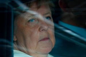 Europas "mutti", Tysklands kansler Angela Merkel, mistede grebet og blev irettesat af andre konservative regeringsledere. 