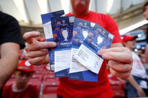 Hvad vil du give for at overvære en af verdens største sportsbegivenheder, Champions League-finalen? Læs, hvad en dansk fan gav for sin billet.
