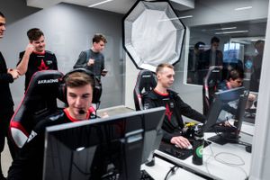Astralis-aktien steg hurtigt efter børsens åbning, men lukker uændret på sin debutdag.