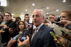 Senator Bob Corker er en af de få republikanere, der vover at tale Donald Trump midt imod. Foto J. Scott Applewhite.