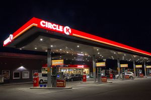 Ved permanent at sænke brændstofpriserne med 120 øre pr. liter, satser Circle K nu på endegyldigt at få den 14 år lange benzinpriskrig til ophør. Foto: Couche-Tard  