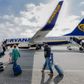 Ryanair måtte i 2015 opgive at have baser i Danmark, fordi de danske fagforeninger stillede krav om en overenskomst for de ansatte. Siden har Ryanair blødt op og er begyndt at forhandle overenskomster med de ansatte. Foto: AP Photo