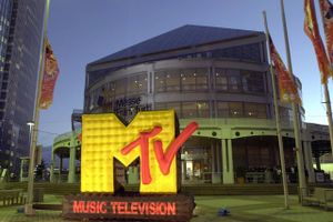 Musikkanalen MTV muliggjorde musikvideoernes guldalder i 1980'erne. Nu er kanalen klar med sin streamingtjeneste i Danmark. 