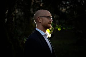 Insideren Niels Asger Nielsen har anmeldt sin tidligere arbejdsgiver Söderberg & Partners til Finanstilsynet. Söderberg & Partners afviser kritik.