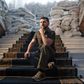 Præsident Volodymyr Zelenskyj i sit præsidentpalads i Kyiv. Paladset er beskyttet med alt fra sandsække til massive bevogtninger af sikkerhedsfolk. Foto: Evgeniy Maloletka/AP