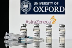 Forskere fra Oxford University vil nu undersøge, om det er muligt vaccinere effektivt mod coronavirus ved at blande doser fra AstraZeneca og Pfizer/Biontech.