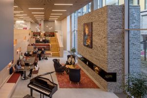 Lego indviede tirsdag sit nye campus, hvor 2.000 ansatte kan arbejde i kreative kontorrammer med plads til kreativitet, familiehygge og forhåbentligt inspiration. Foto: Lego(/Adam Mørk