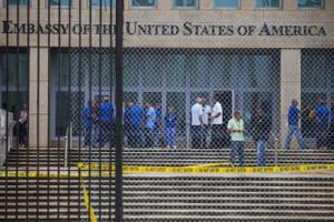 Den mystiske sag, der førte til, at amerikanske diplomater vendte syge hjem fra deres udsendelse på Cuba, fik USA til at reducere sin bemanding på ambassaden med 60 pct. Foto: Desmond Boylan/AP