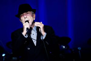 Den svenske søsterduo First Aid Kits fortolkninger af Leonard Cohens sange er i særklasse på smukt livealbum. Samtidig markerer det toneangivende britiske pladeselskab 4AD sit 40-års jubilæum med ambitiøst pladeprojekt med smukke fortolkninger af de sange, som gjorde pladeselskabet til et af de mest interessante i 1980’erne og 1990’erne.
