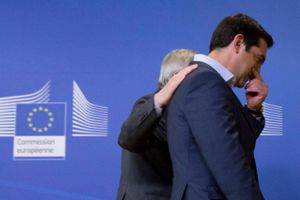 EU-Kommissionens formand Jean-Claude Juncker og den græske premierminister Alexis Tsipras efter onsdagens sene møde. 