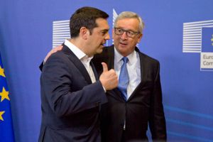 EU-Kommissionens formand Jean-Claude Juncker (t.h.) skal først på eftermiddagen mødes med Grækenlands premierminister Alexis Tsipras.