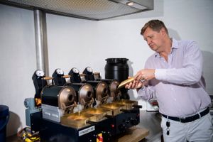 Indkøbschef hos BKI Foods Casper Rasmussen, som nu får hjælp fra algoritmer til at sammensætte kaffeblandinger, så de smager rigtigt. Foto: Benny Kjølhede