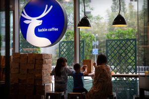 Det er blandt andet problemer med det børsnoterede kinesiske selskab Luckin Coffee, der får Nasdaq til at stramme kravene til selskaberne forud for en børsnotering. Foto: AP Photo/Mark Schiefelbein
