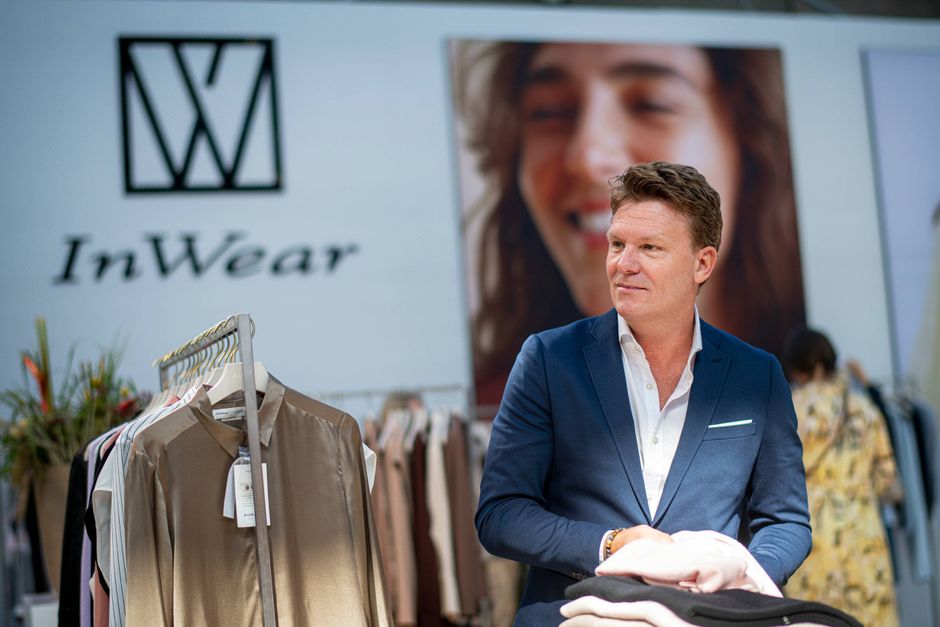 Jens Poulsen er chef for og hovedaktionær i DK Company, der rummer 23 tøjmærker efter en række opkøb. Ikast-koncernen er næststørst i den danske tøjbranche. Foto: Stine Bidstrup.    
