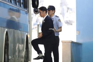 Det er langt fra den første skandale i Samsung-familien. Jay Y. Lees far, Lee Kun Hee, er tidligere blevet idømt tre års fængsel for skatteunddragelse. Han blev benådet af den tidligere præsident, Lee Myung-bak, hvilket blev mødt af kritik. Foto: Chung Sung-Jun // POOL
