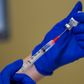 Pfizer/Biontech er de første selskaber, der har fået en anbefalet godkendelse af deres vaccine fra EMA. Foto: Getty Images/AFP