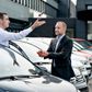 Samarbejdet mellem GoMore og LeasePlan blev indledt for et år siden. Nu er der kommet 1.000 biler ud på vejene. På billedet selskabernes direktører Matias Mø Dalsgaard, GoMore (t.v.) og Lars Eegholm.