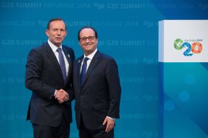Bag det brede smil skjuler sig den kendsgerning, at François Hollande er den første franske præsident nogensinde på officielt besøg i Australien.